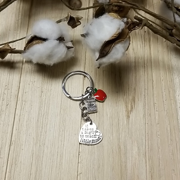 🍎🍎Super Adorable Teacher Keychain🍎🍎 - Picture 3 of 7